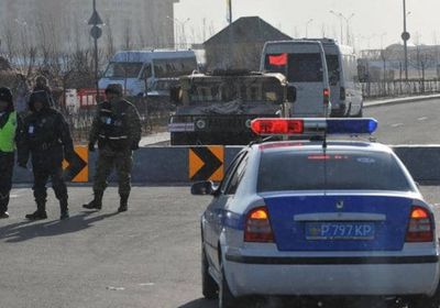  مسلح يعتصم داخل شقة سكنية في كازاخستان ويهدد بتفجير العقار