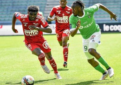 ستاد بريست يقلب تأخره أمام سانت إتيان إلى فوز في الدوري الفرنسي