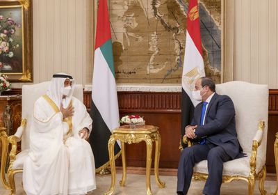 &rlm;"بن زايد" يبحث سبل تعزيز العلاقات الأخوية والاستراتيجية بين الإمارات ومصر