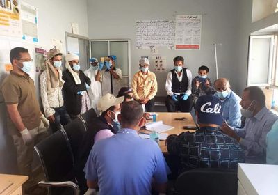 "لأجل الضالع" تدعم العزل الصحي في الحصين بمستلزمات طبية