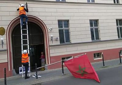 أشخاص يعتدون على السفارة المغربية في برلين