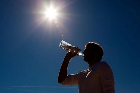 ارتفاع درجات الحرارة وأمطار متفرقة غدًا