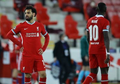 أوين منتقدا صلاح وماني: لا ينهيان الهجمات بشكل طبيعي