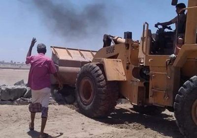 حملة لإزالة التعديات بحديقة عدن الكبرى (صور)