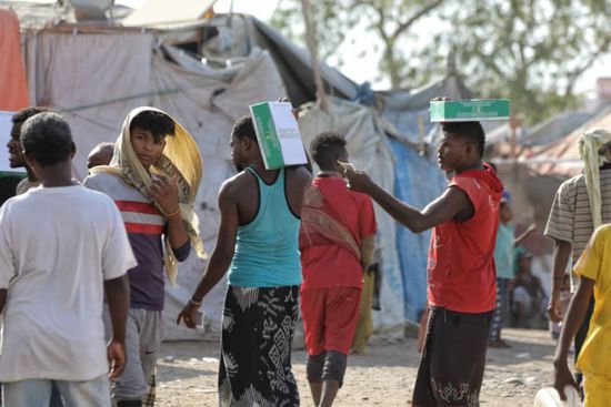 توزيع 3150 كرتون تمور على الأيتام في البريقة