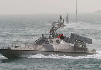 زوارق تابعة للحرس الثوري الإيراني تعترض حربيتين أمريكيتين