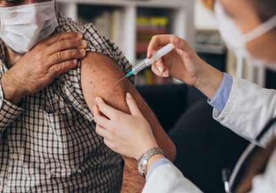 131 جرعة في أسبوع.. إقبال محدود على لقاح كورونا بالحوطة