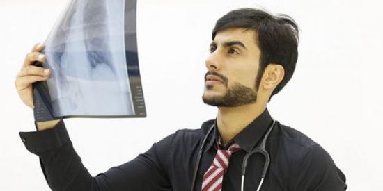 سالم بن راشد يقابل يسرا في "حرب أهلية"