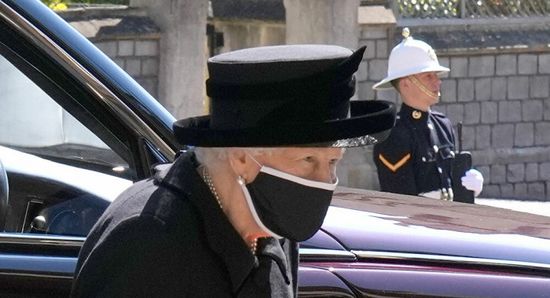 إليزابيث تباشر عملها بعد وفاة زوجها الأمير فيليب