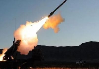 سقوط صاروخ حوثي على حي الروضة