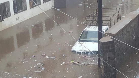 هطول أمطار غزيرة على العاصمة (صور)