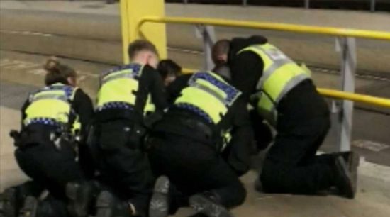 بنفس طريقة "فلويد".. الشرطة الأمريكية تقتل شابًا لاتينيًا