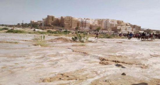 استمرار العواصف الرعدية بحضرموت.. وتحذيرات من عبور الأودية