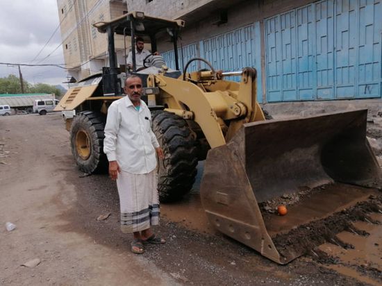 "انتقالي ردفان" يتكفل برفع مخلفات الأمطار في الحبيلين