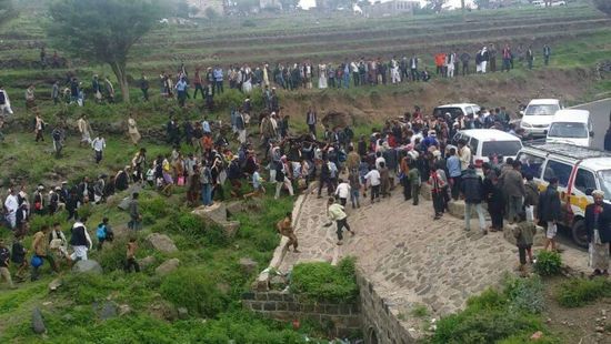 العثور على جثتي شقيقين جرفتهما سيول إب