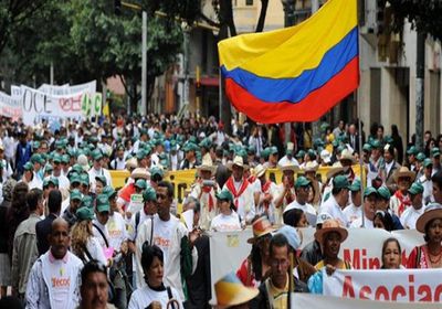 إصابة 209 شرطيين خلال اشتباكات مع محتجين بكولومبيا
