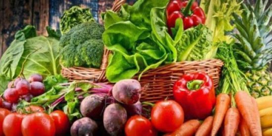 استقرار أسعار الخضروات والفواكه بأسواق عدن اليوم السبت