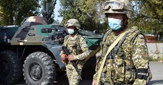 قرغيزيا تتهم الجيش الطاجيكي باستهداف مناطق سكانية وتعلن الحداد على الضحايا