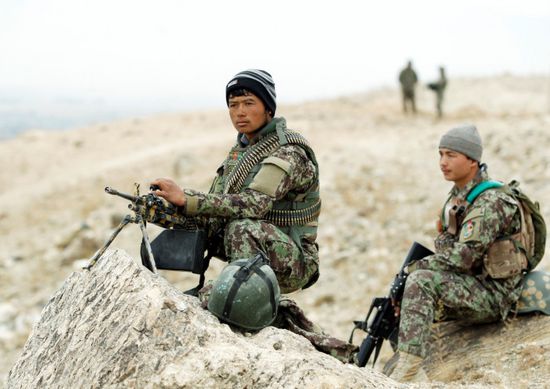  الدفاع الأفغانية تؤكد بدء سحب القوات الأجنبية من البلاد