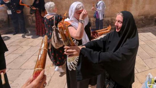 الخارجية الفلسطينية تدين الاعتداء الإسرائيلي على المحتفلين بسبت النور