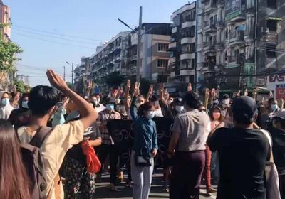  محتجون بالآلاف يتظاهرون في ميانمار رفضا للحكم العسكري