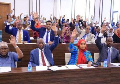  مجلس الشعب الصومالي يصوت لصالح إلغاء قانون تمديد ولاية رئيس البلاد