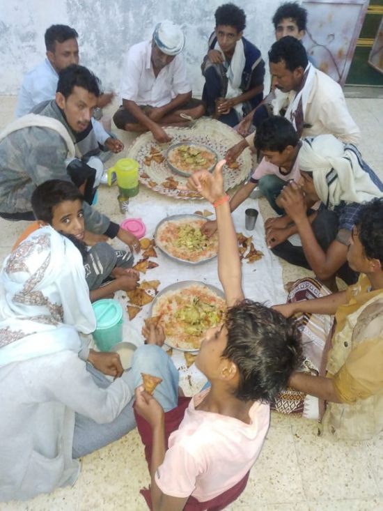 انتقالي الوضيع يوزع وجبات الإفطار بالحفرة