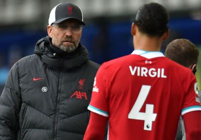 كلوب: لن نجبر فان دايك على العودة السريعة