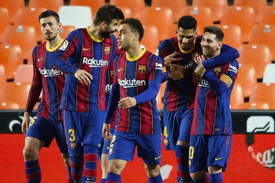 ثنائية ميسي تقود برشلونة لفوز ثمين على فالنسيا وتعزيز طموحاته في الدوري الإسباني