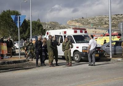 إصابة 3 مستوطنين في إطلاق نار على حاجز بفلسطين 