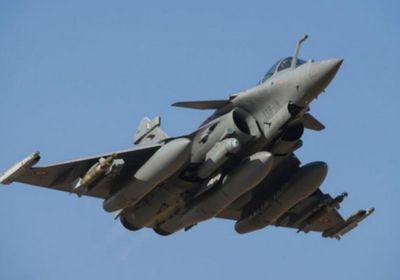 مصر وفرنسا توقعان عقد لتوريد 30 طائرة مقاتلة من طراز رافال