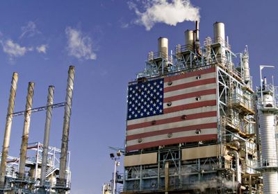 انخفاض مخزونات النفط الخام بأمريكا 7.7 مليون برميل