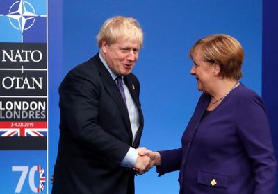  جونسون وميركل يبحثان الموضوعات الدولية ذات الاهتمام المشترك