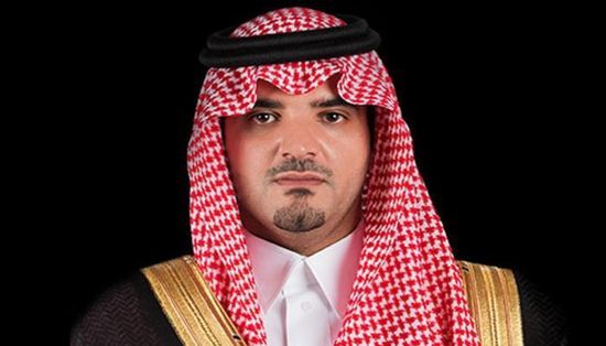 وزير الداخلية السعودي يتلقى وشاح الملك عبدالعزيز