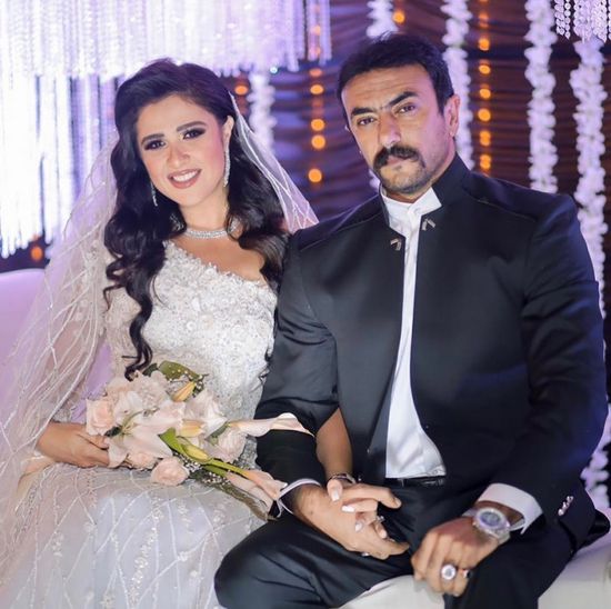 ياسمين عبدالعزيز تنشر صورة زفافها على أحمد العوضي في "اللي ملوش كبير"