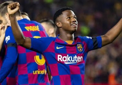 برشلونة يعلن سفر فاتي للبرتغال للخضوع لفحوصات على ركبته