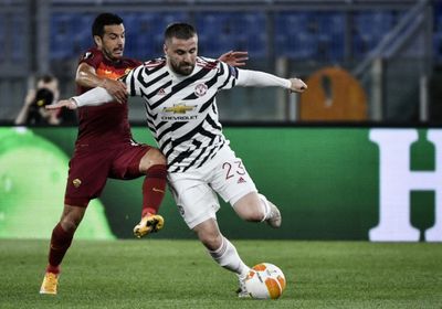 مانشستر يونايتد يبلغ نهائي الدوري الأوروبي رغم الخسارة من روما