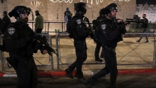 فلسطينيون ومستوطنون إسرائيليون يتراشقون بالحجارة بالقدس