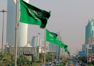  السعودية تُلزم كافة الموظفين بالحصول على لقاح كورونا