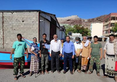 السقطري يتكفل بقاربي صيد لمتضررين في عدن