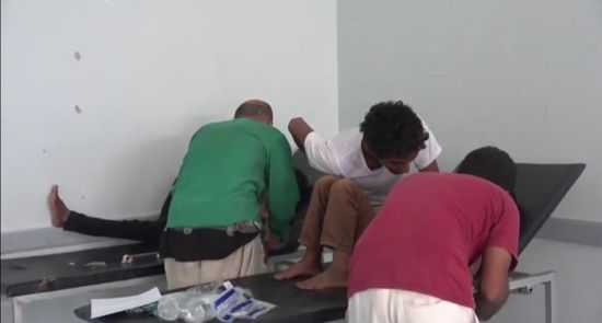 شاهد.. انفجار لغم حوثي في طفلين بالخوخة