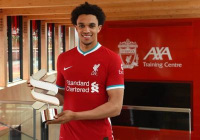 آرنولد يتفوق على صلاح ويفوز بجائزة لاعب شهر أبريل مع ليفربول