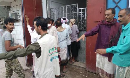 "انتقالي ردفان" يتفقد صرف حوالات "الغذاء العالمي"