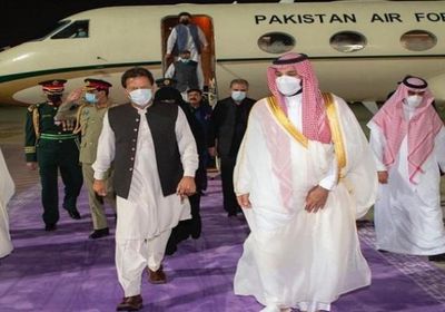 رئيس وزراء باكستان يصل السعودية ولتقي بولي العهد