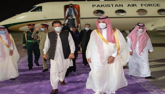 رئيس وزراء باكستان يصل السعودية ولتقي بولي العهد