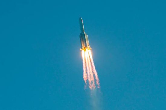 وكالة الفضاء الروسية تصدر توقعات بشأن الصاروخ الصيني التائه