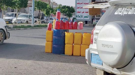 محطات الوقود تحت القبضة الحوثية.. كيف تجني المليشيات على الأوضاع الإنسانية؟