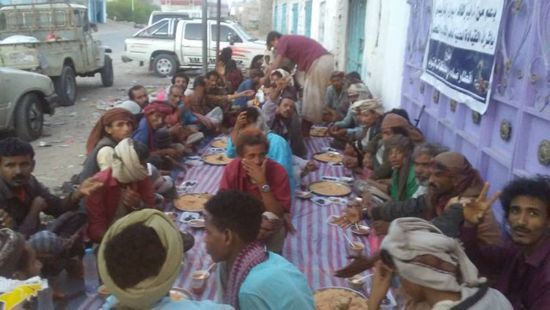 لليوم الـ25.. تواصل توزيع الوجبات على الصائمين بالمحفد