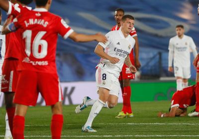 ريال مدريد يسقط في فخ إشبيلية ويهدر فرصة اقتناص صدارة الليجا