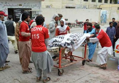 مصرع سيدة وإصابة 7 آخرين في سقوط حافلة بباكستان
